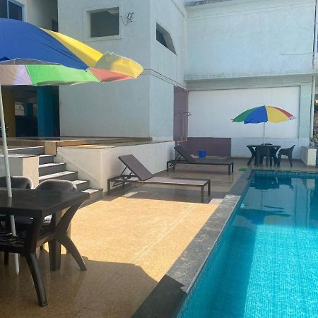 Oyo 39299 Flagship Aqualura Hotel Pilerne Ngoại thất bức ảnh