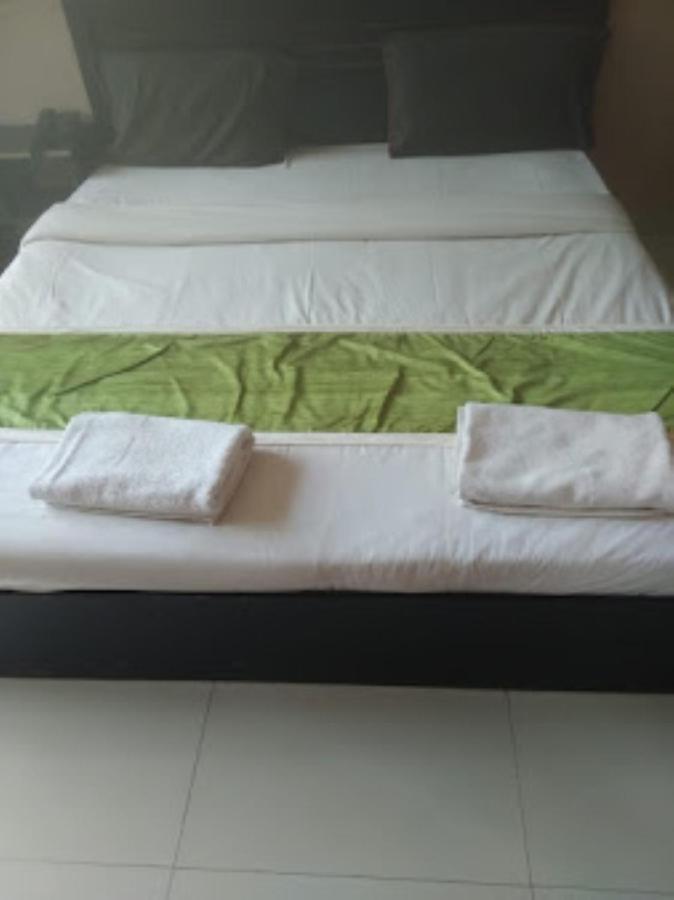 Oyo 39299 Flagship Aqualura Hotel Pilerne Ngoại thất bức ảnh